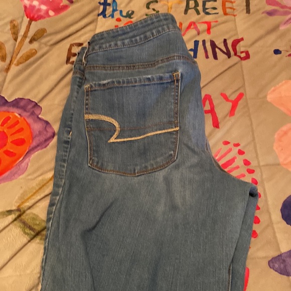 3 pair of American Eagle jeans.  1 Artist  Flair. 2 high rise Jegging 16 Long - Picture 7 of 11